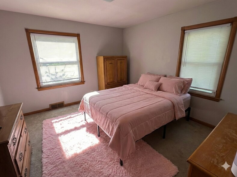 Building Photo - 563 Rellim Dr