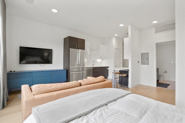 Building Photo - Beautifully Furnished Studio Condo in the Heart of Denver