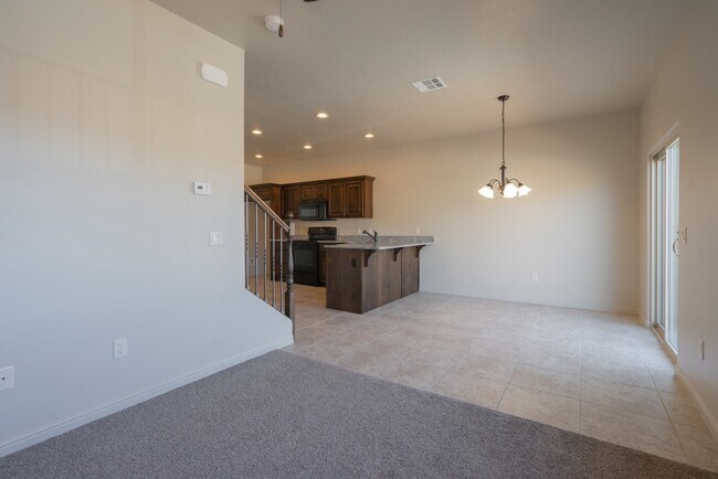 Building Photo - Comfortable Townhome Living with Pool Access