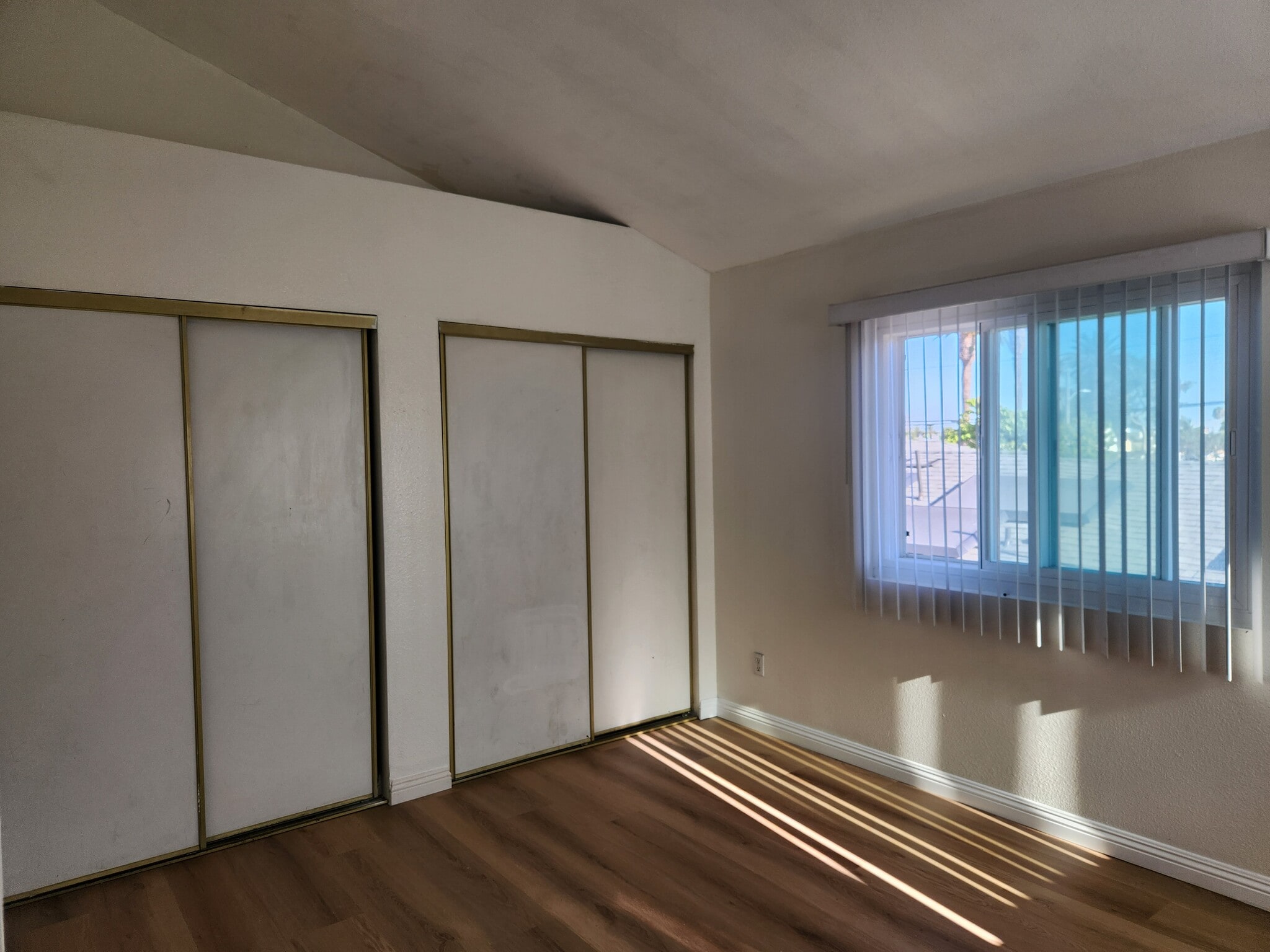 Medium Upstairs Bedroom - 625 S Osage Ave