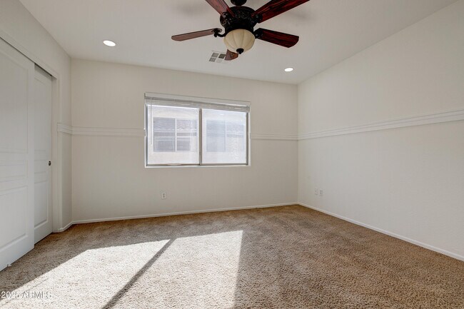 Building Photo - 2237 W Bonanza Ln