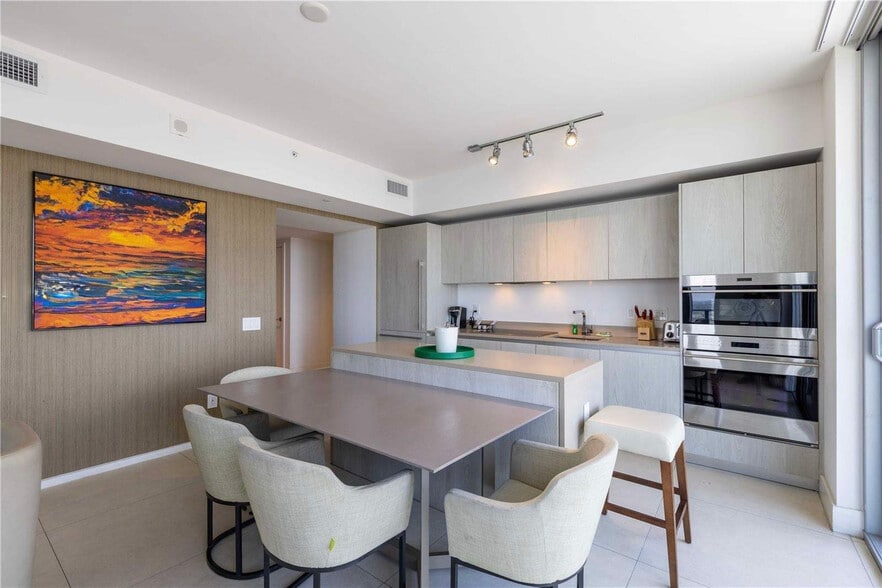 Building Photo - 4111 S Ocean Dr