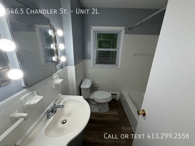 Building Photo - 546.5 Chandler St
