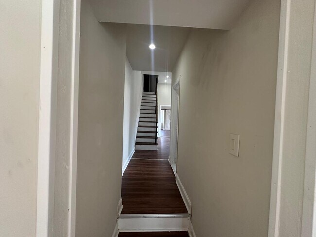 Building Photo - BRAND NEW 2 BED 1 BATH APARTMENT FOR RENT.