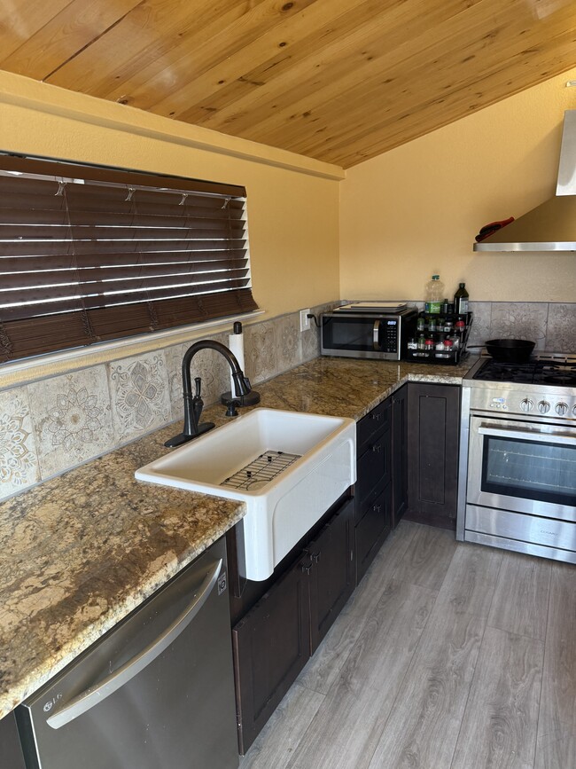 Building Photo - 6230 Pursia Rd