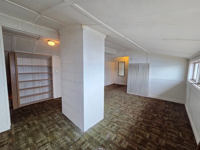 Building Photo - 1545 Colchester Dr E