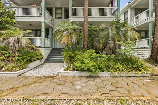 Building Photo - 2749 Vernon Terrace