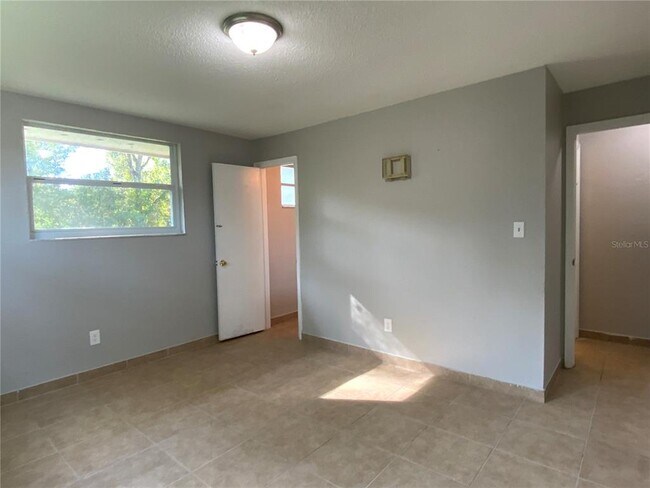 Building Photo - 17502 E Colonial Dr