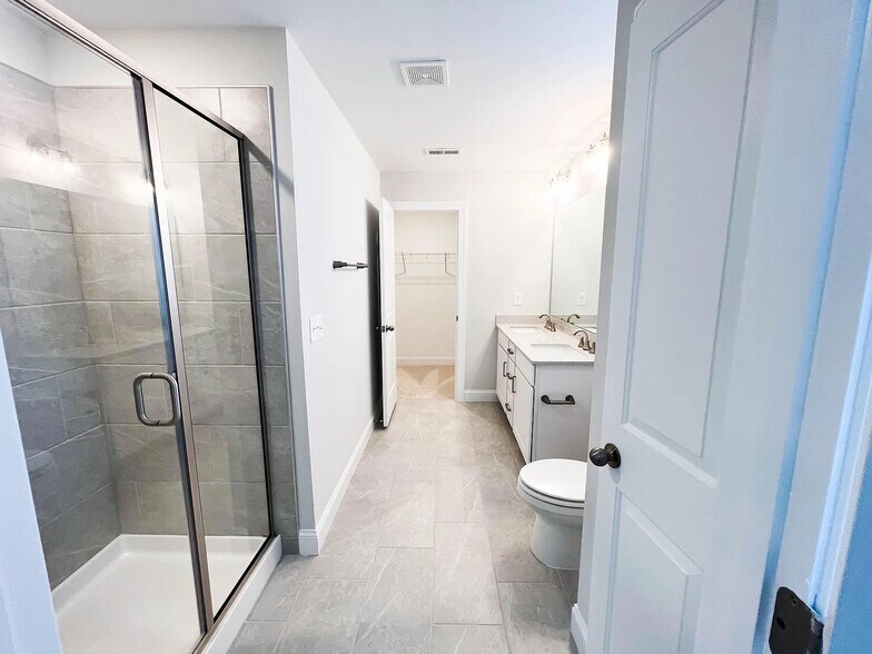 Building Photo - Room in Townhome on Old Grove Ln