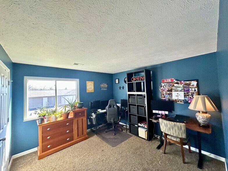 Building Photo - 8831 Eagleview Dr