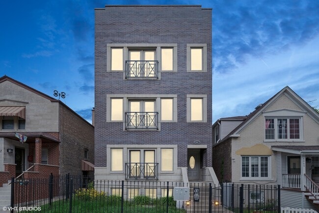 Primary Photo - 6065 N Ridge Ave