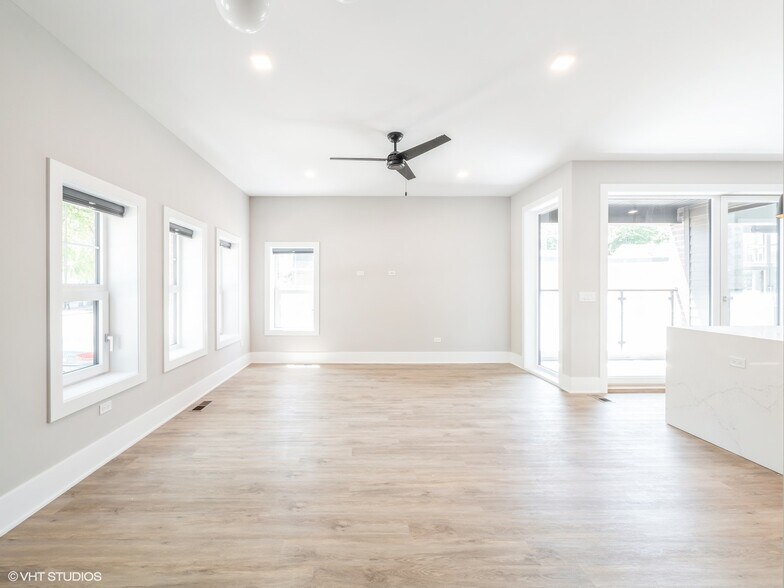 Building Photo - 1607 W Waveland Ave