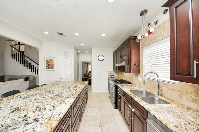 Building Photo - 922 Bayhill Dr
