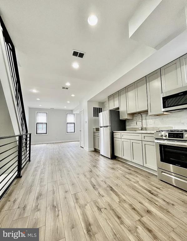 Building Photo - 2105 E Huntingdon St