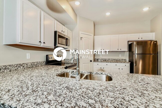 Building Photo - 3 Bedroom Pet-Friendly Home in Jeffersonville, IN with Main Street Renewal