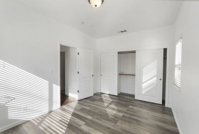 Building Photo - Beautiful 4 Bedroom 3 Bath home in Riverbank