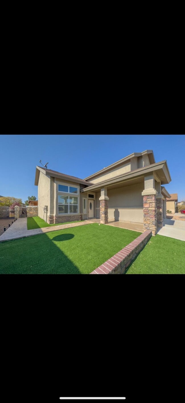 Building Photo - 2921 Pino Seco Pl