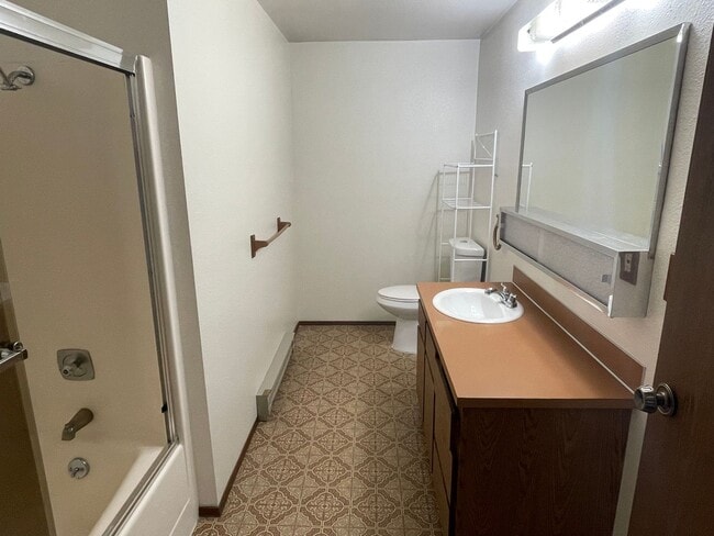 Building Photo - ***PENDING APPLICATION***Cozy 1 Bedroom Apartment Close to Schools and Base