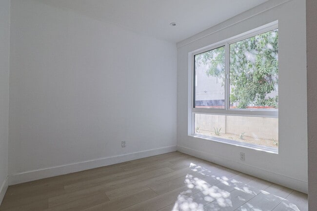 Building Photo - NEW CONSTRUCTION LUXURY 4 BED TOWNHOMES WITH ROOF DECKS