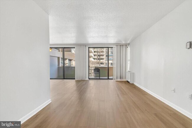 Building Photo - 4141 Henderson Rd