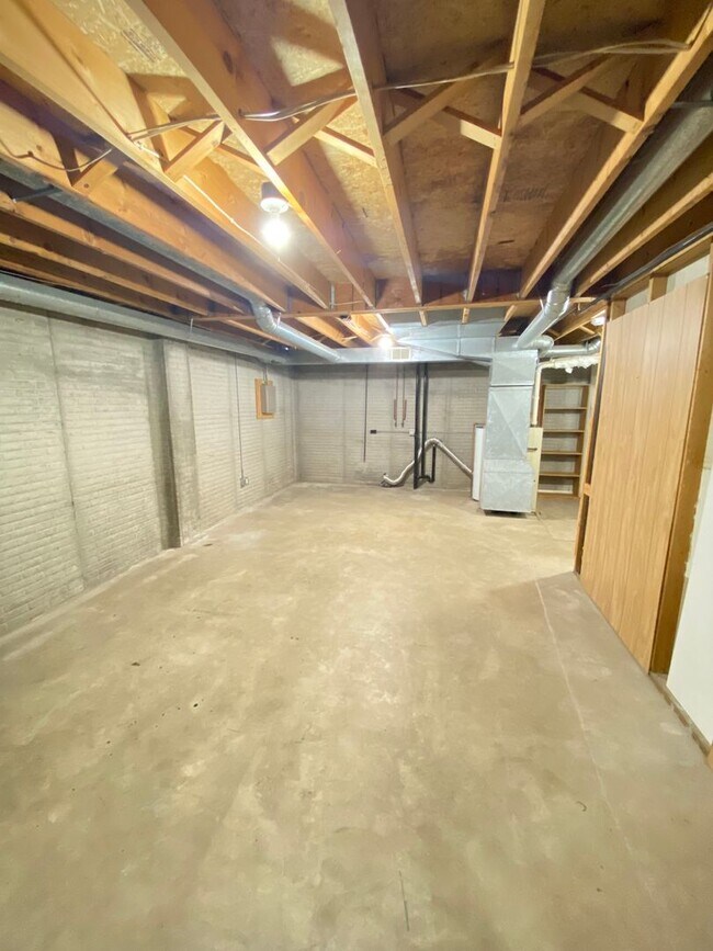 Building Photo - 1785/1787 Alexandra Court