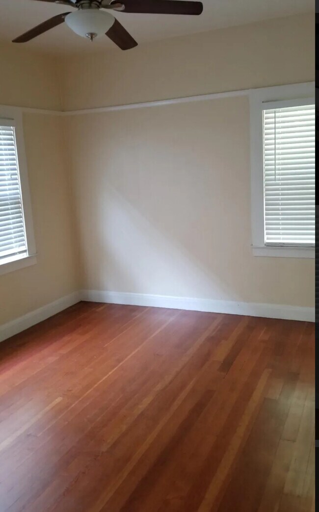 Building Photo - I St