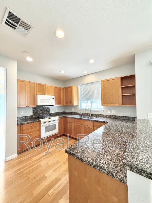 Building Photo - 580 Lunalilo Home Rd