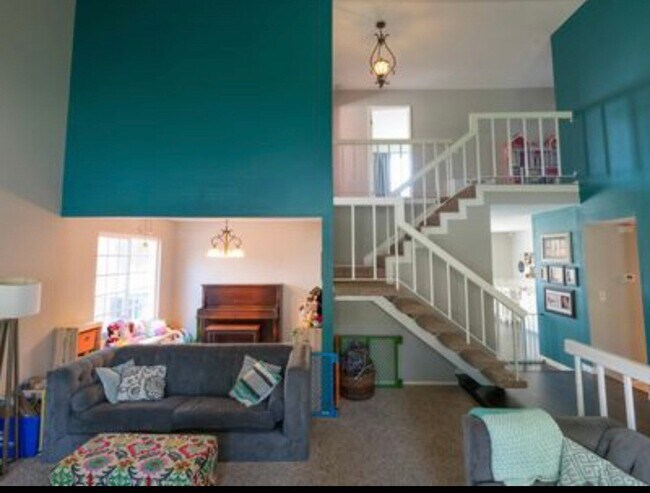 Building Photo - 1804 Sweet Briar Pl