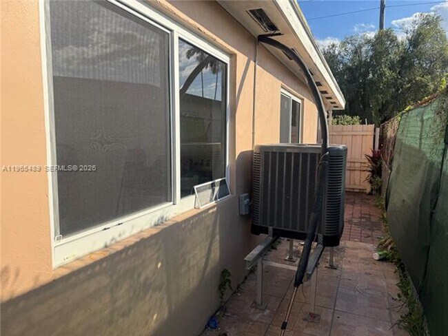 Building Photo - 344 SW 80th Ave