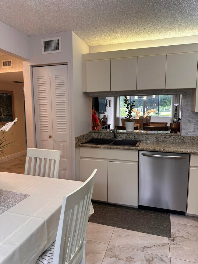 Building Photo - 6698 10th Ave N