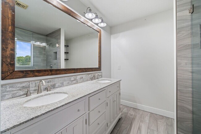 Building Photo - 3047 Waddell Ave