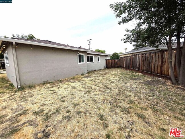Building Photo - 2068 Revere Dr