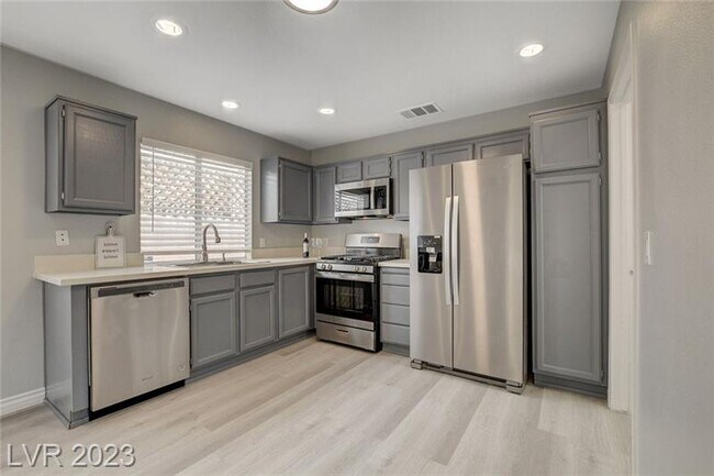 Building Photo - 1705 Navajo Lake Way