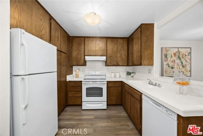 Building Photo - 360 S Euclid Ave