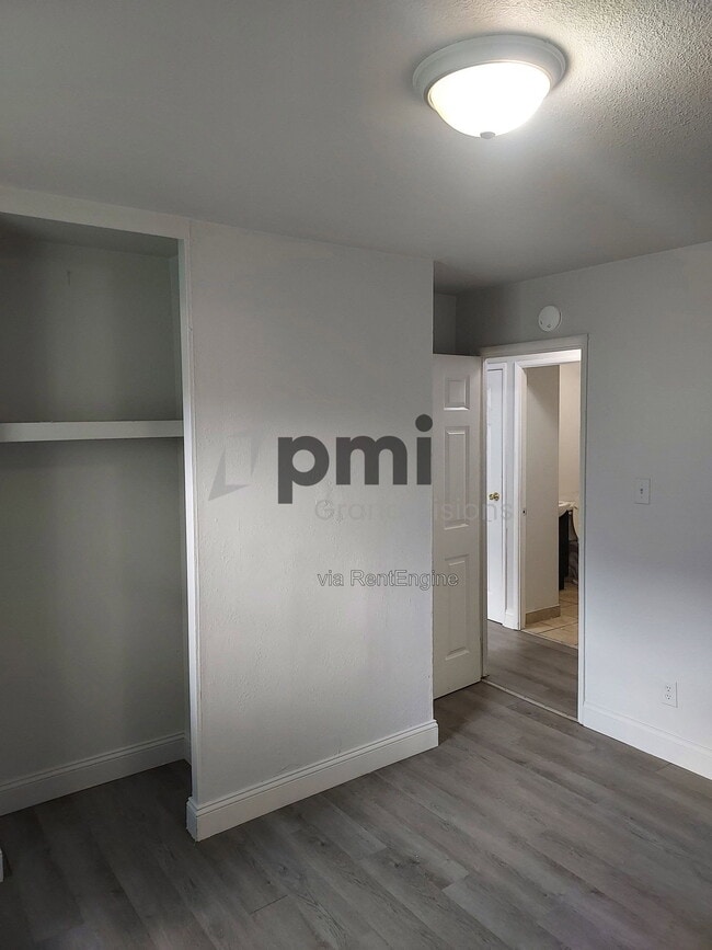 Building Photo - 801 Cantrell Heights St