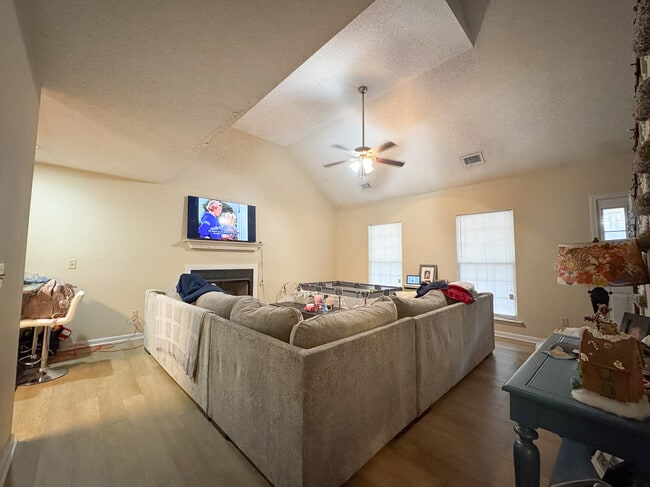 Building Photo - 507 S Kevin Ct