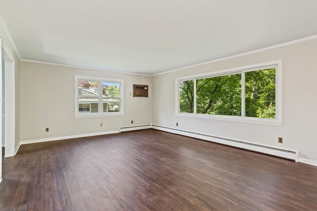 Building Photo - 38 Maplewood Dr