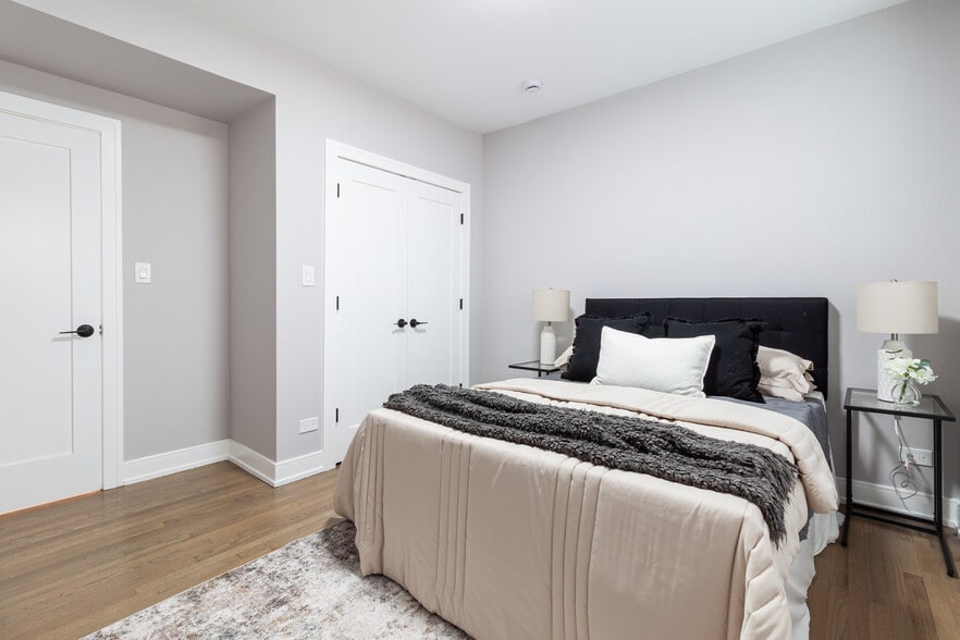 Building Photo - 2641 W Carmen Ave