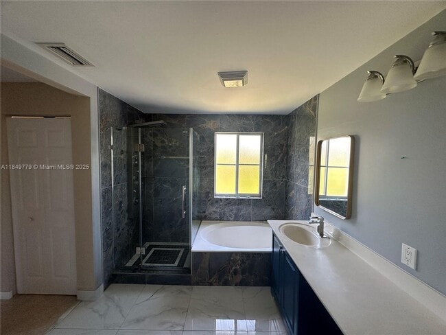 Building Photo - 4383 Laurel Ridge Cir