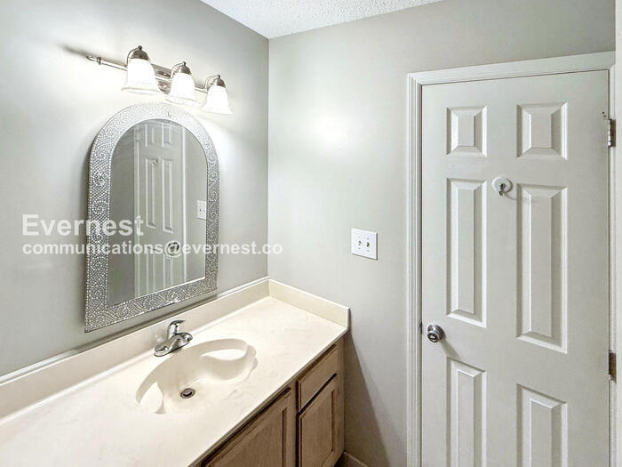 Building Photo - 713 Carr Ave