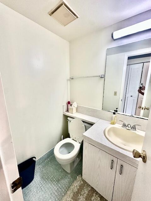 Building Photo - 2067 Cornwall D