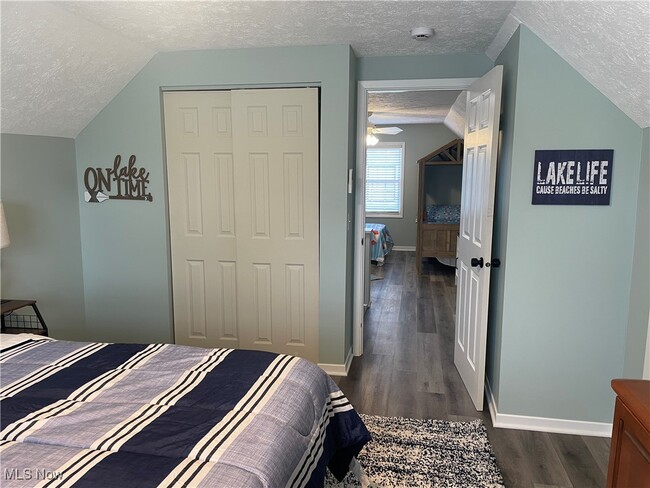 Building Photo - 2542 W 8th St