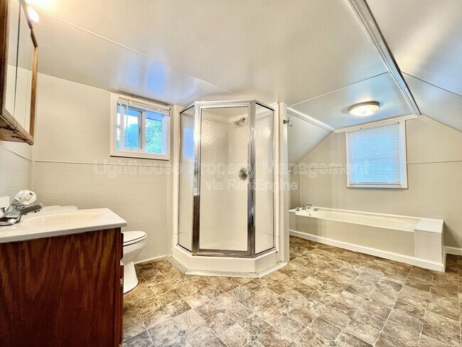 Building Photo - 429 Carrier St NE