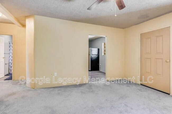 Building Photo - 65 Hughes St