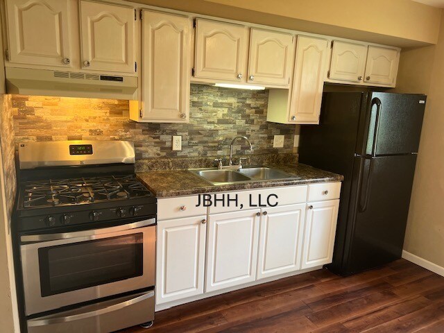 Building Photo - 3207 N Peoria Ave