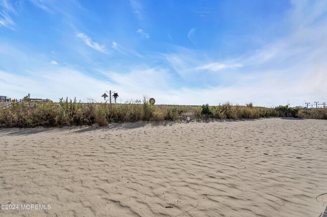 Building Photo - 37 Dune Terrace