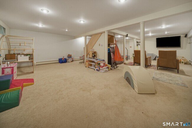 Building Photo - 32 Fox Den Rd