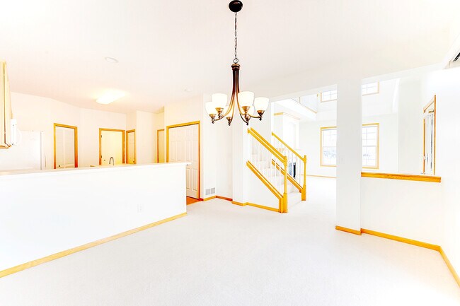 Building Photo - 1968 Bluestem Ln