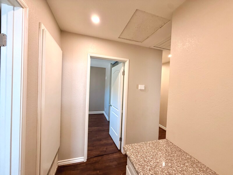 Building Photo - 932 Blossom Hill Dr