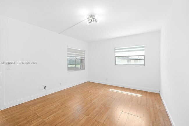 Building Photo - 1351 SW 125th Ave